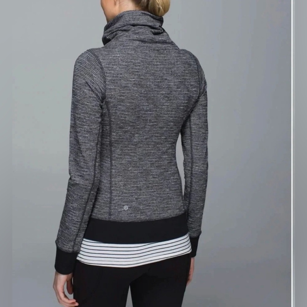 EUC Lululemon Be Present Jacket Coco Pique Black Size 8 Thumbholes Zip Closure - Picture 5 of 14